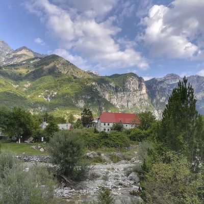 Albania Off-road montagna paesaggio casa